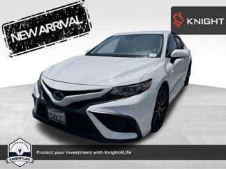 Used 2023 Toyota Camry SE image 1