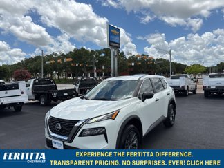 Used 2022 Nissan Rogue S image 1
