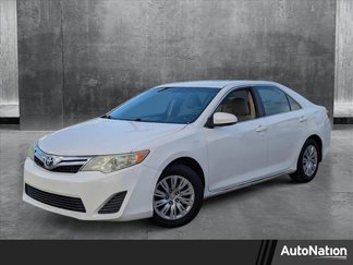 Used 2014 Toyota Camry LE image 1