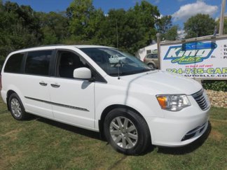 Used 2016 Chrysler Town & Country Touring w/ Driver Convenience Group image 1