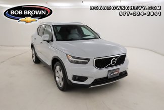 Used 2022 Volvo XC40 T5 Momentum image 1