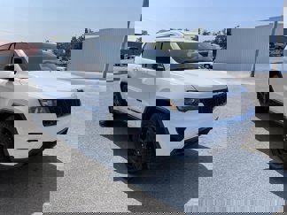 Used 2018 Jeep Grand Cherokee Laredo image 1