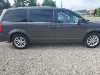 Used 2019 Dodge Grand Caravan SXT image 1