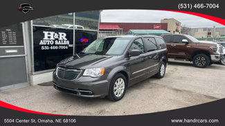 Used 2016 Chrysler Town & Country Touring image 1