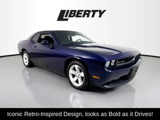 Used 2013 Dodge Challenger SXT image 1
