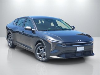 New 2025 Kia K4 LXS image 1