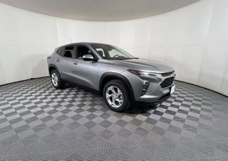 New 2025 Chevrolet Trax LS w/ LS Convenience Package image 1