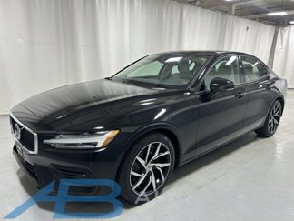 Used 2020 Volvo S60 T6 Momentum image 1