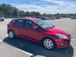 Used 2012 Ford Focus SE w/ SE Winter Pkg image 1