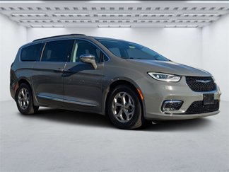 Used 2022 Chrysler Pacifica Limited image 1