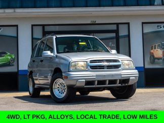 Used 2002 Chevrolet Tracker LT image 1