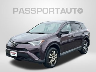 Used 2018 Toyota RAV4 LE image 1