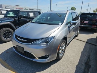 Used 2018 Chrysler Pacifica Limited image 1