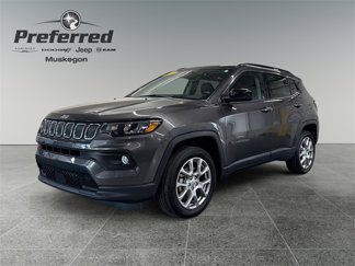 Used 2022 Jeep Compass Latitude image 1