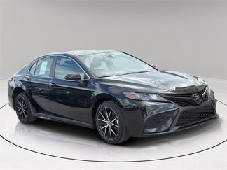 Used 2024 Toyota Camry SE image 1