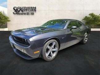Used 2014 Dodge Challenger SXT image 1
