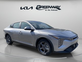 New 2025 Kia K4 LXS image 1