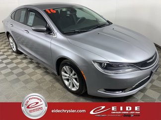 Used 2016 Chrysler 200 Limited image 1