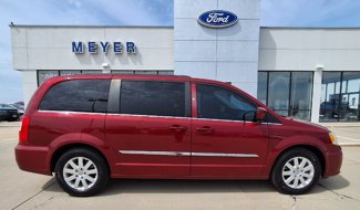 Used 2014 Chrysler Town & Country Touring image 1