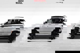 New 2025 Jeep Grand Cherokee Altitude image 1