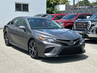Used 2020 Toyota Camry SE w/ Sunroof Package image 1