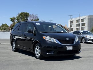 Used 2015 Toyota Sienna LE image 1