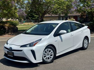Used 2021 Toyota Prius LE image 1