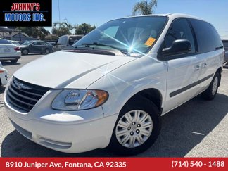Used 2005 Chrysler Town & Country image 1