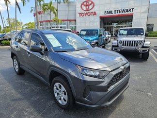 Used 2021 Toyota RAV4 LE image 1