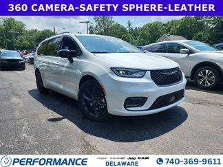 New 2025 Chrysler Pacifica Limited image 1