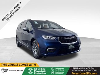 New 2025 Chrysler Pacifica Pinnacle image 1