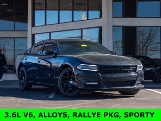 Used 2015 Dodge Charger SXT image 1