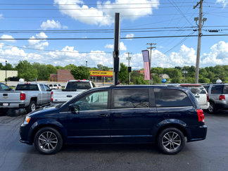 Used 2017 Dodge Grand Caravan SXT image 1