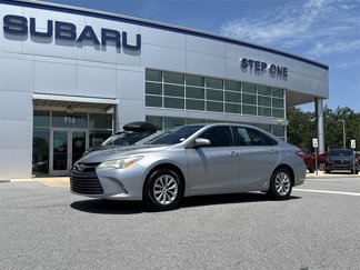 Used 2016 Toyota Camry LE image 1
