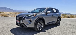 Used 2024 Nissan Rogue SV image 1