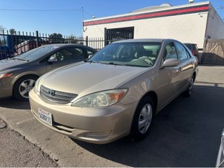 Used 2004 Toyota Camry LE image 1