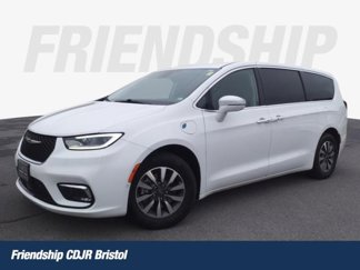 Used 2022 Chrysler Pacifica Touring-L w/ Uconnect Theater Family Group image 1