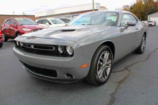 Used 2019 Dodge Challenger SXT image 1