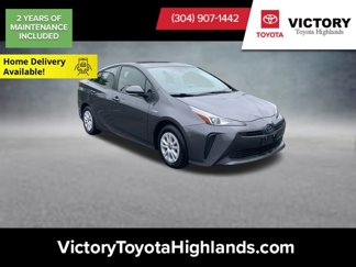 Used 2022 Toyota Prius LE image 1