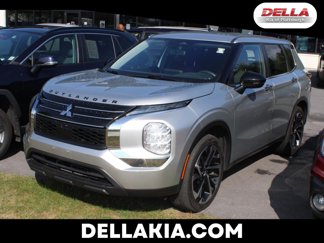 Used 2022 Mitsubishi Outlander ES image 1