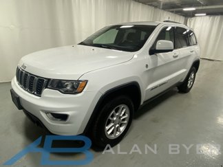 Used 2020 Jeep Grand Cherokee Laredo image 1