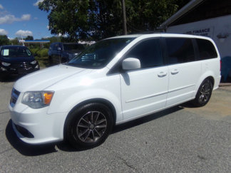 Used 2017 Dodge Grand Caravan SXT image 1