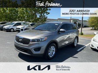 Used 2017 Kia Sorento LX w/ LX Convenience Package image 1