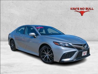 Used 2022 Toyota Camry SE image 1
