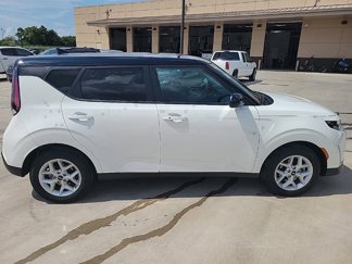 Used 2024 Kia Soul S image 1