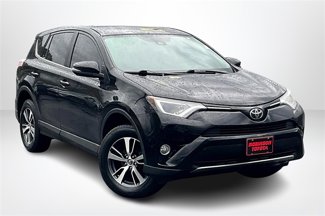 Used 2018 Toyota RAV4 XLE image 1