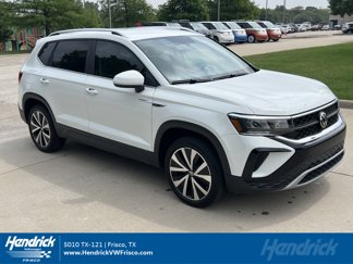 Certified 2022 Volkswagen Taos SE image 1
