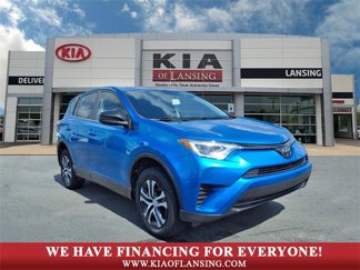 Used 2018 Toyota RAV4 LE image 1