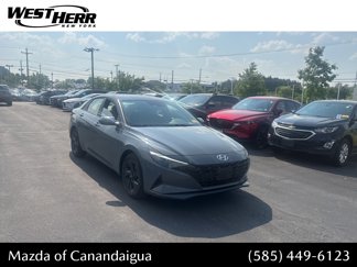 Used 2022 Hyundai Elantra SEL w/ Cargo Package image 1