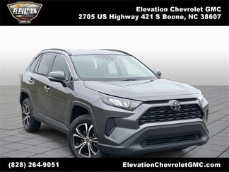 Used 2021 Toyota RAV4 LE image 1